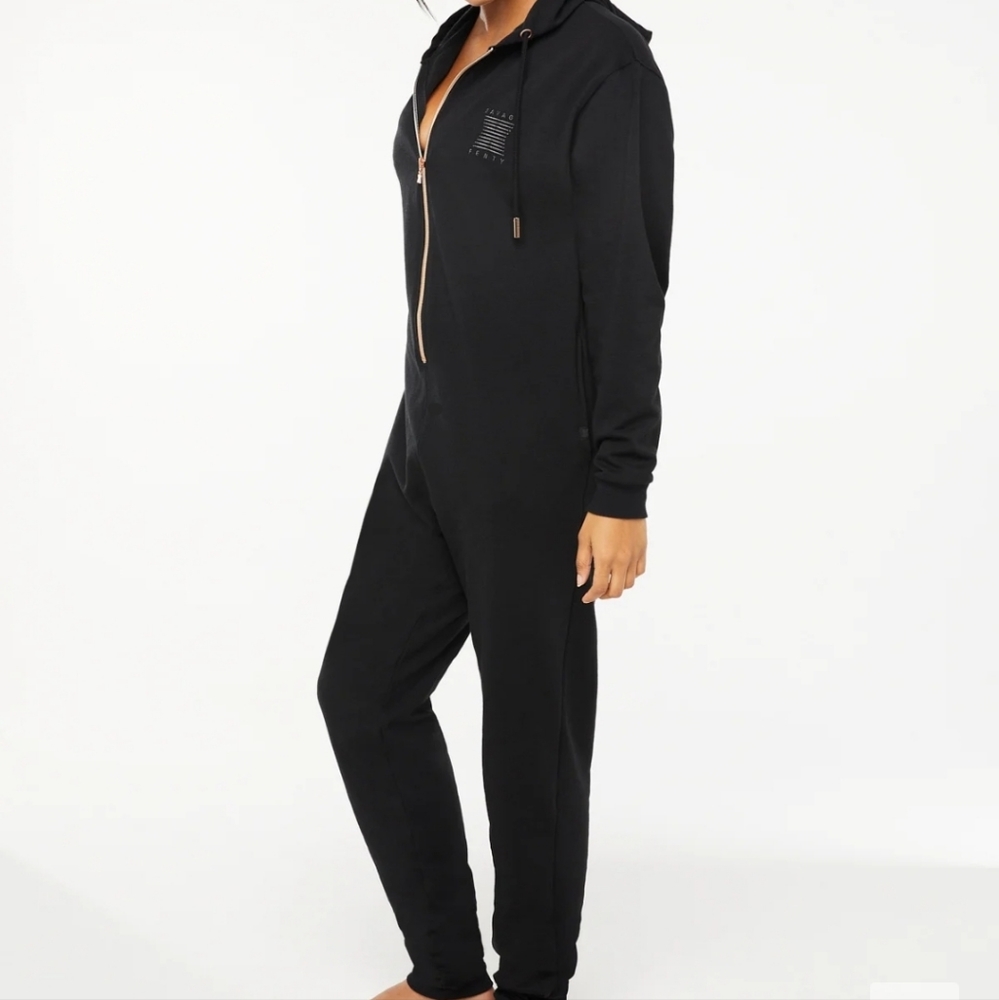 ✨ Forever Savage Hooded Onesie – Black & Rose Gold | Size 12–14 (Women’s L)|NWT